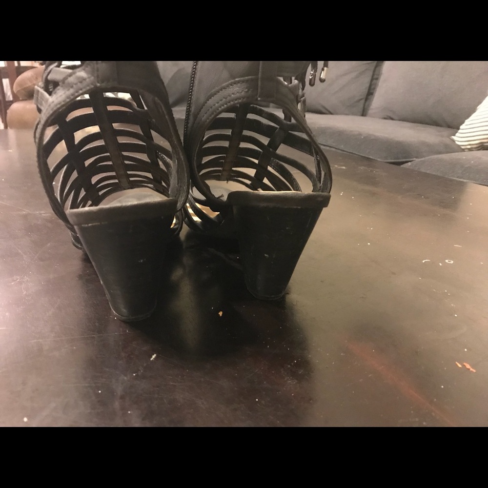 Heels - Picture 4 of 4